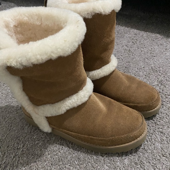 Cozy Shearling-Lined Boots - Picture 1 of 3